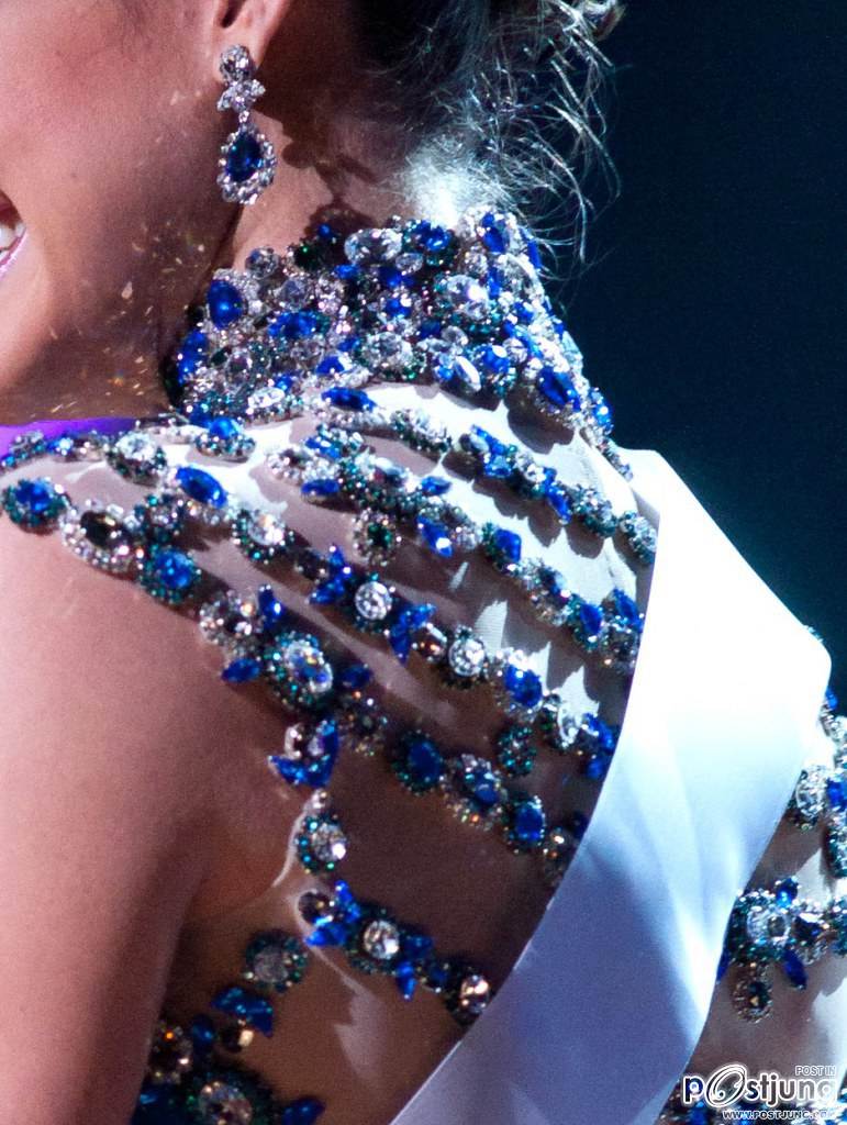 ชุดราตรี Miss Venezuela แบบซูมใกล้ๆ
