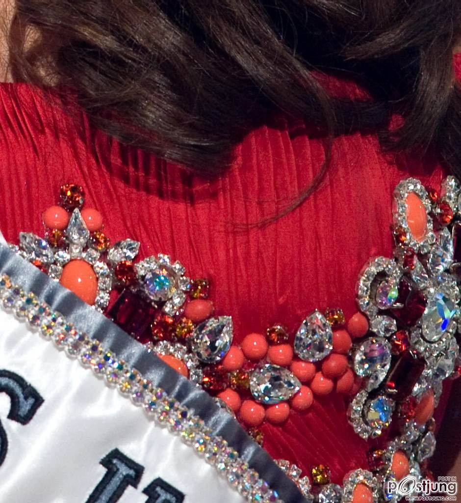 ชุดราตรี Miss Venezuela แบบซูมใกล้ๆ