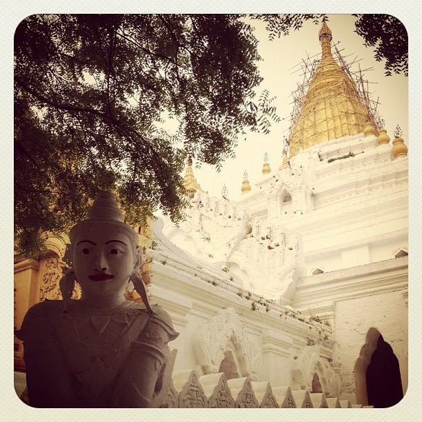 นุ่นเที่ยวประเทศพม่า