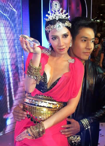 สามคำ สวย รวย ฮอต
