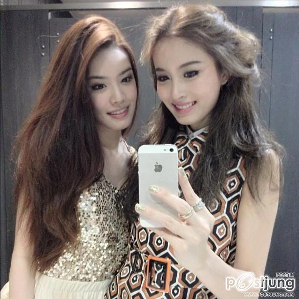 ปอย เกรซ สองสาวนี้น่ารักสไตล์คล้ายกันกันเลยอ่าา ช๊อบบ ชอบ ขาวๆๆ