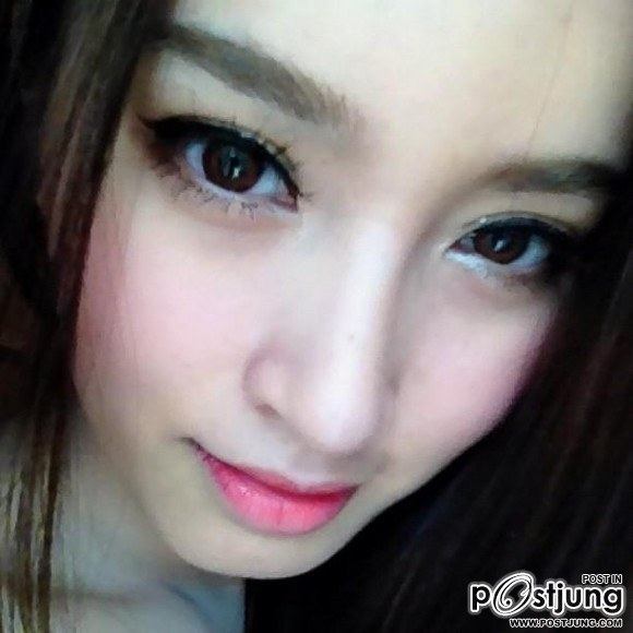 ปอย เกรซ สองสาวนี้น่ารักสไตล์คล้ายกันกันเลยอ่าา ช๊อบบ ชอบ ขาวๆๆ