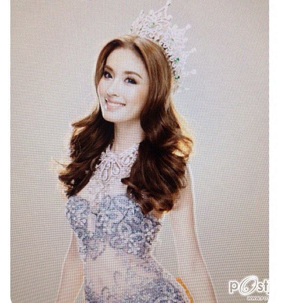 ปอย เกรซ สองสาวนี้น่ารักสไตล์คล้ายกันกันเลยอ่าา ช๊อบบ ชอบ ขาวๆๆ