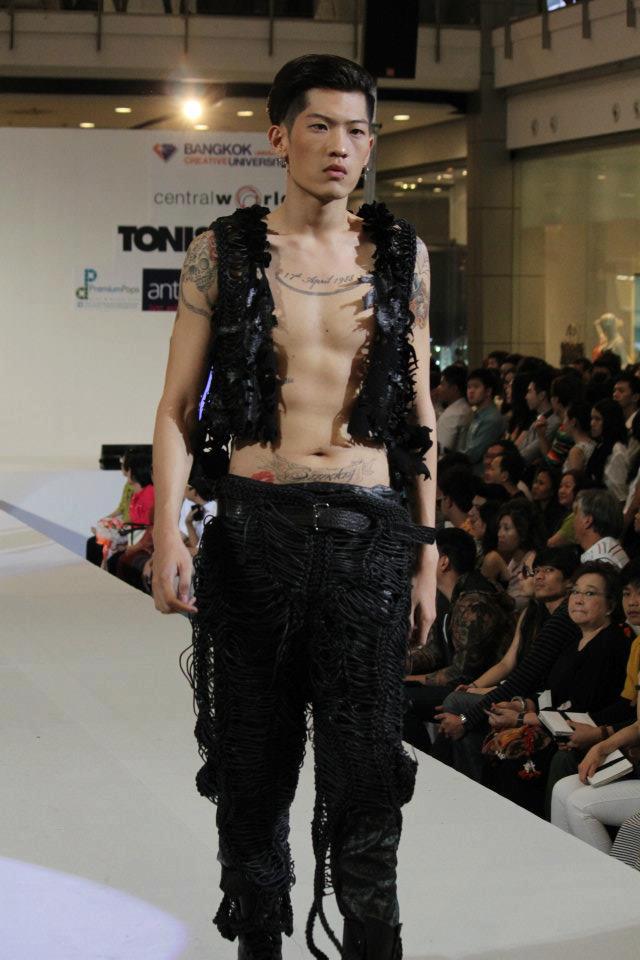 แฟชั่นโชว์ ของนศ.คณะศิลปกรรมศาสตร์