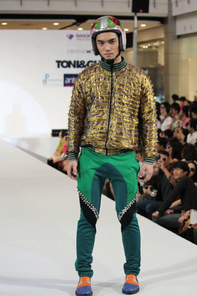 แฟชั่นโชว์ ของนศ.คณะศิลปกรรมศาสตร์