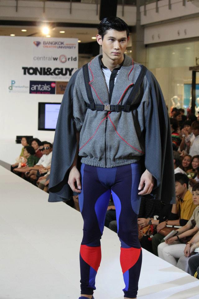แฟชั่นโชว์ ของนศ.คณะศิลปกรรมศาสตร์