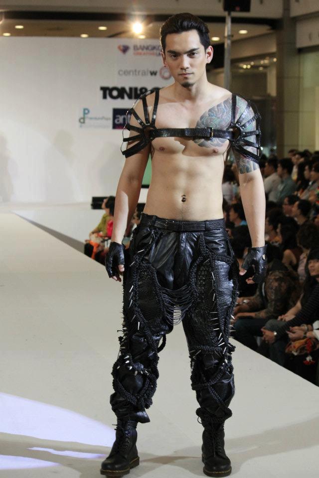 แฟชั่นโชว์ ของนศ.คณะศิลปกรรมศาสตร์