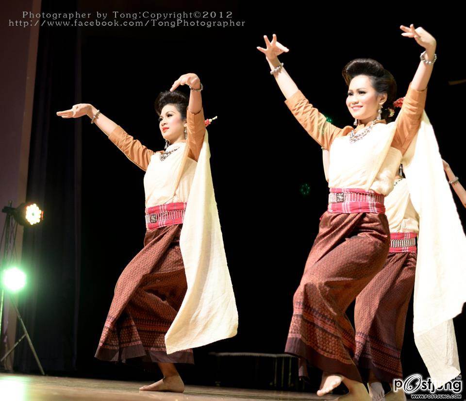 "งานสืบฮอยฮีตอีสาน สืบตำนานวัฒนธรรม" เป็นการแสดงของคณะศิลปกรรมศาสตร์ มหาวิทยาลัยมหาสารคาม