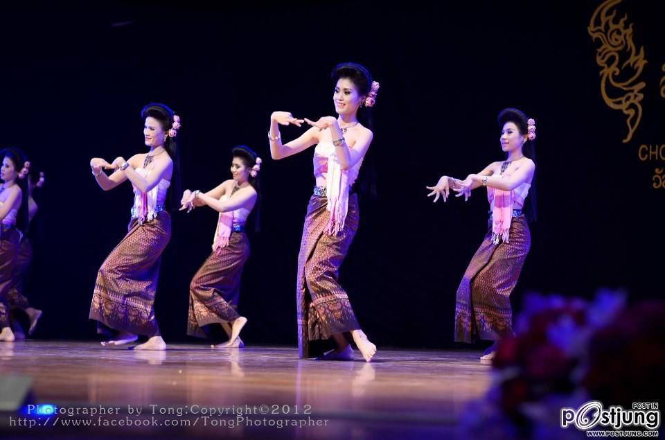 "งานสืบฮอยฮีตอีสาน สืบตำนานวัฒนธรรม" เป็นการแสดงของคณะศิลปกรรมศาสตร์ มหาวิทยาลัยมหาสารคาม