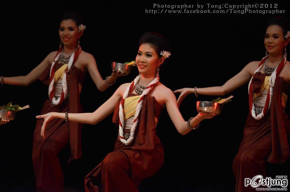 "งานสืบฮอยฮีตอีสาน สืบตำนานวัฒนธรรม" เป็นการแสดงของคณะศิลปกรรมศาสตร์ มหาวิทยาลัยมหาสารคาม