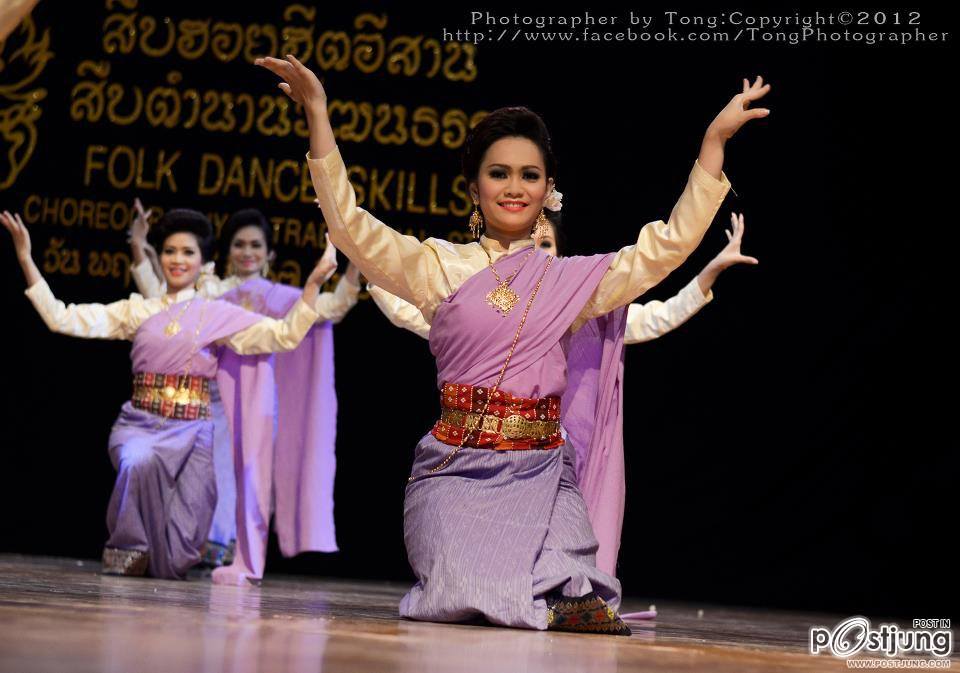 "งานสืบฮอยฮีตอีสาน สืบตำนานวัฒนธรรม" เป็นการแสดงของคณะศิลปกรรมศาสตร์ มหาวิทยาลัยมหาสารคาม