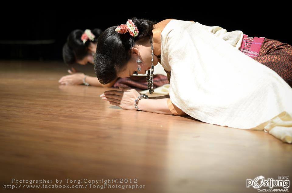 "งานสืบฮอยฮีตอีสาน สืบตำนานวัฒนธรรม" เป็นการแสดงของคณะศิลปกรรมศาสตร์ มหาวิทยาลัยมหาสารคาม