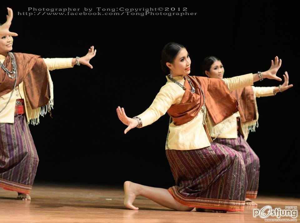 "งานสืบฮอยฮีตอีสาน สืบตำนานวัฒนธรรม" เป็นการแสดงของคณะศิลปกรรมศาสตร์ มหาวิทยาลัยมหาสารคาม