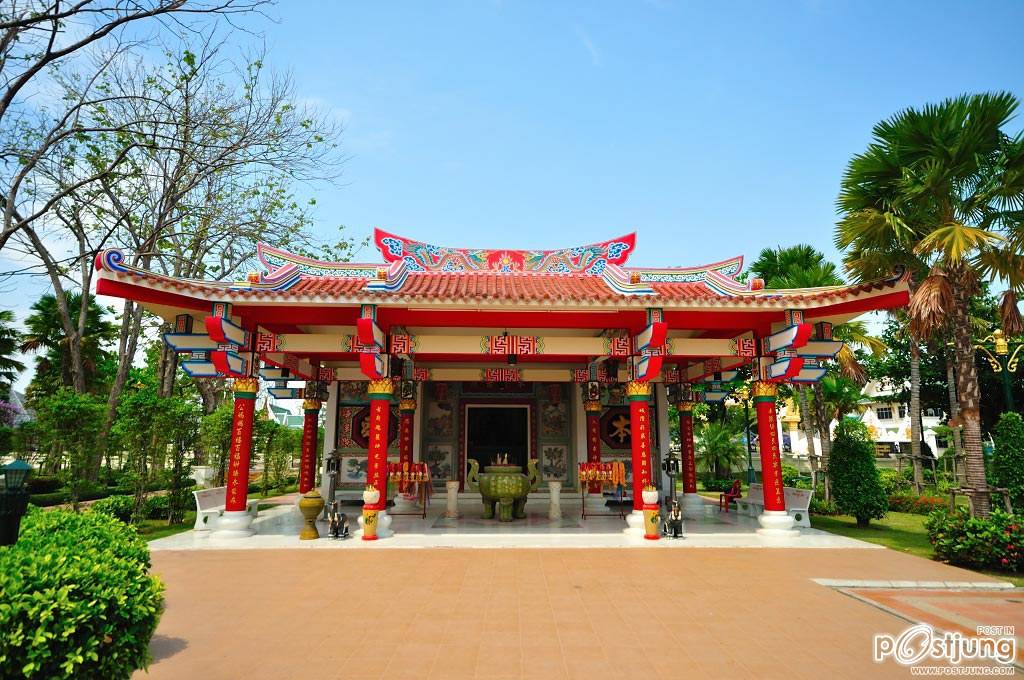 พาไปชมโบสถ์ที่ใหญ่ที่สุดในอีสาน