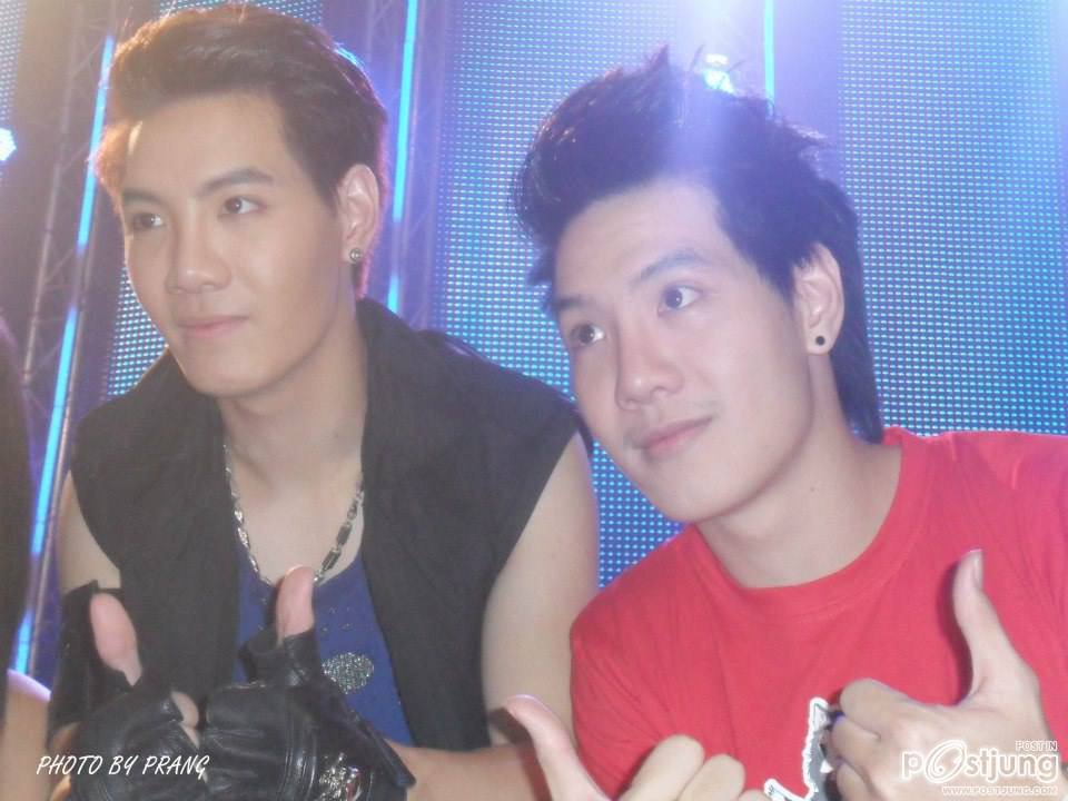 สองพี่น้อง