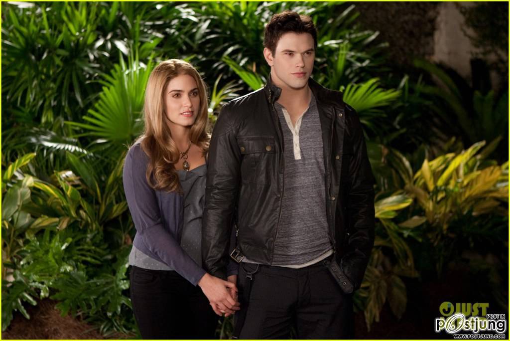 Kristen Stewart & Robert Pattinson: 'Twilight Saga: Breaking Dawn - Part 2' Final Poster Revealed!