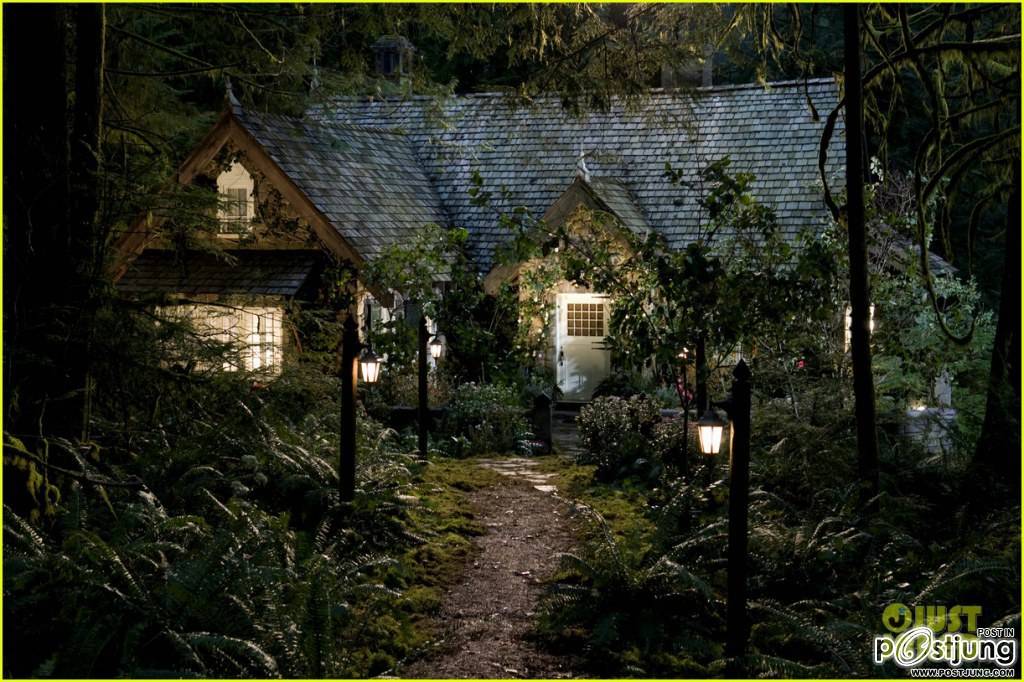 Kristen Stewart & Robert Pattinson: 'Twilight Saga: Breaking Dawn - Part 2' Final Poster Revealed!