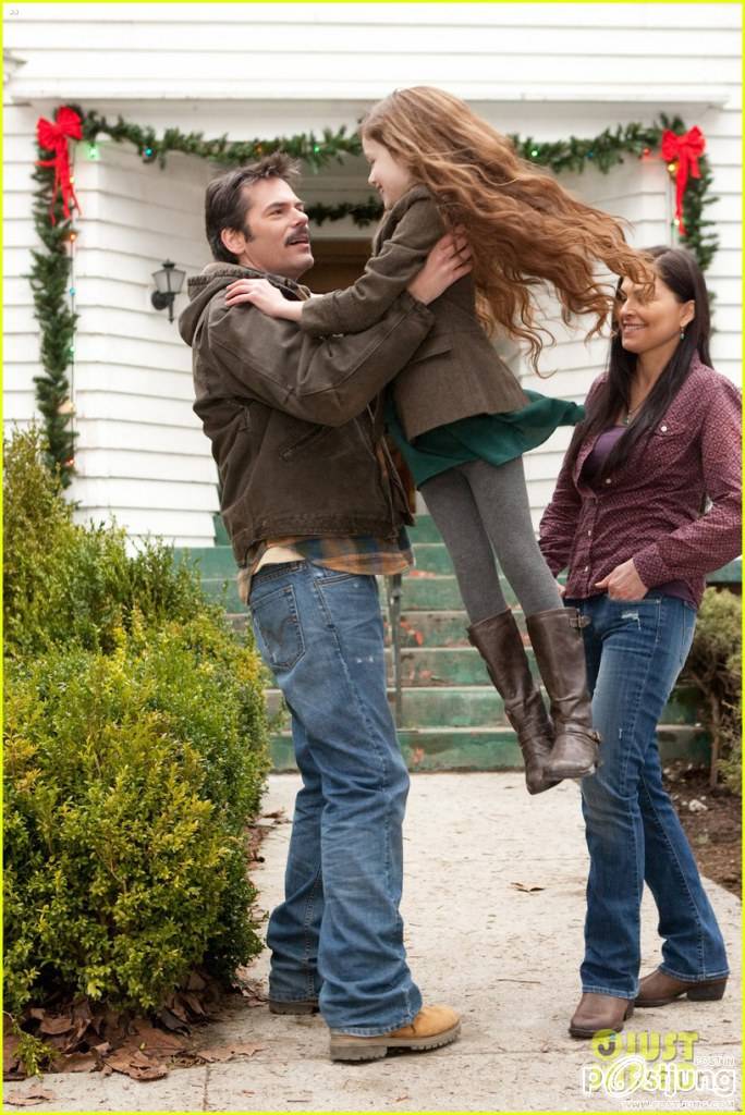 Kristen Stewart & Robert Pattinson: 'Twilight Saga: Breaking Dawn - Part 2' Final Poster Revealed!