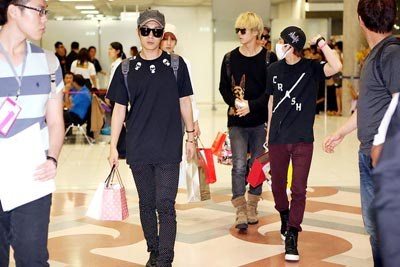 15 ไอดอลเกาหลีเรียงหน้ารายงานตัว ณ สนามบินสุวรรณภูมิ เตรียมขึ้นเวที เอ็มเคาท์ดาวน์ สไมล์-ไทยแลนด์