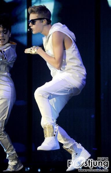 Justin Bieber Concert at Oakland&rsquo;s Oracle Arena, CA Justin Bieber กับ Beli