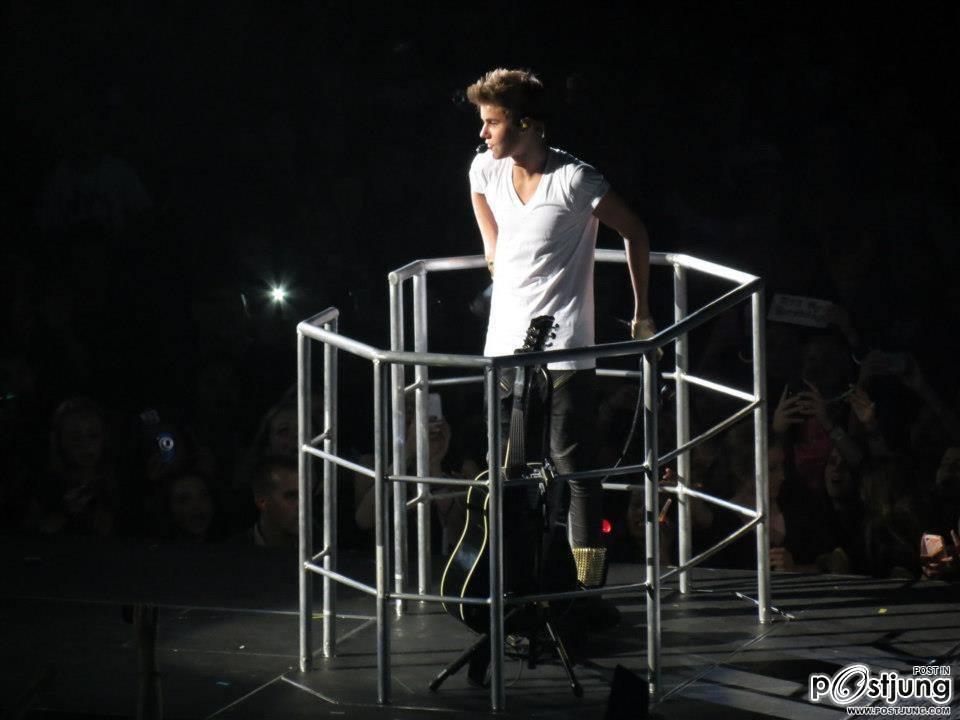Justin Bieber Concert at Oakland&rsquo;s Oracle Arena, CA Justin Bieber กับ Beli