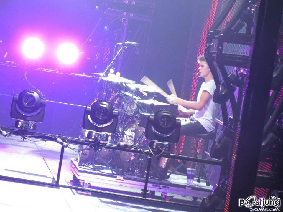 Justin Bieber Concert at Oakland&rsquo;s Oracle Arena, CA Justin Bieber กับ Beli