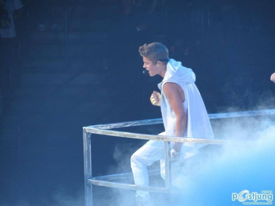 Justin Bieber Concert at Oakland&rsquo;s Oracle Arena, CA Justin Bieber กับ Beli