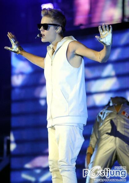 Justin Bieber Concert at Oakland&rsquo;s Oracle Arena, CA Justin Bieber กับ Beli