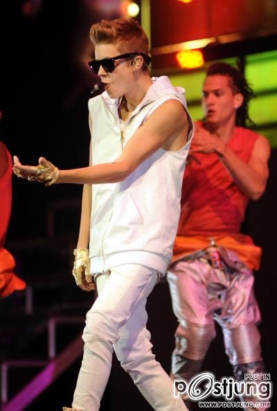 Justin Bieber Concert at Oakland&rsquo;s Oracle Arena, CA Justin Bieber กับ Beli