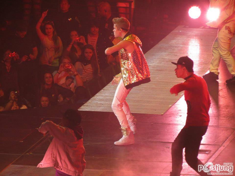 Justin Bieber Concert at Oakland&rsquo;s Oracle Arena, CA Justin Bieber กับ Beli