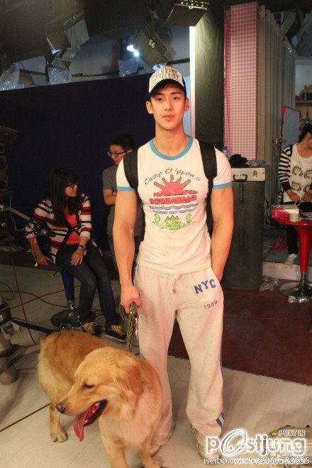 หนุ่ม Henry หล่อ ใส น่าสัมผัส