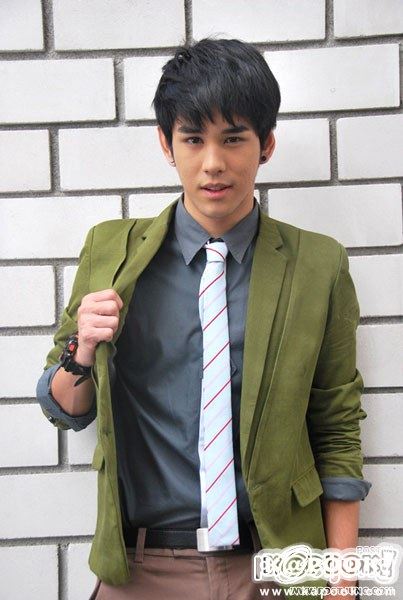 นักแสดงนำ "ลูกไม้หลากสี" ในงานบวงสรวง 9/10/55