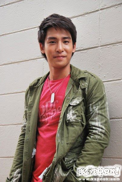 นักแสดงนำ "ลูกไม้หลากสี" ในงานบวงสรวง 9/10/55