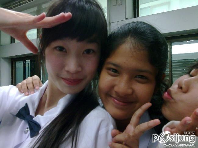 ฉัตร ชุดนักเรียน น่ารักเว่อร์