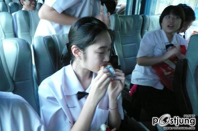 ฉัตร ชุดนักเรียน น่ารักเว่อร์