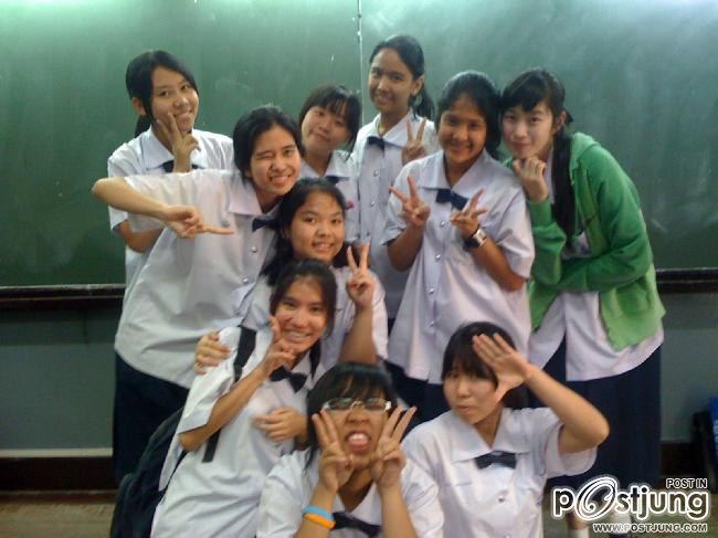 ฉัตร ชุดนักเรียน น่ารักเว่อร์