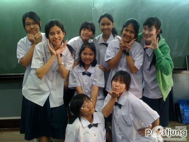 ฉัตร ชุดนักเรียน น่ารักเว่อร์