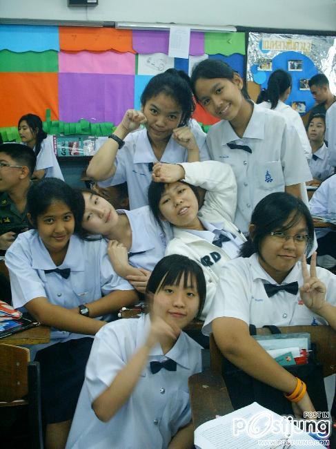 ฉัตร ชุดนักเรียน น่ารักเว่อร์