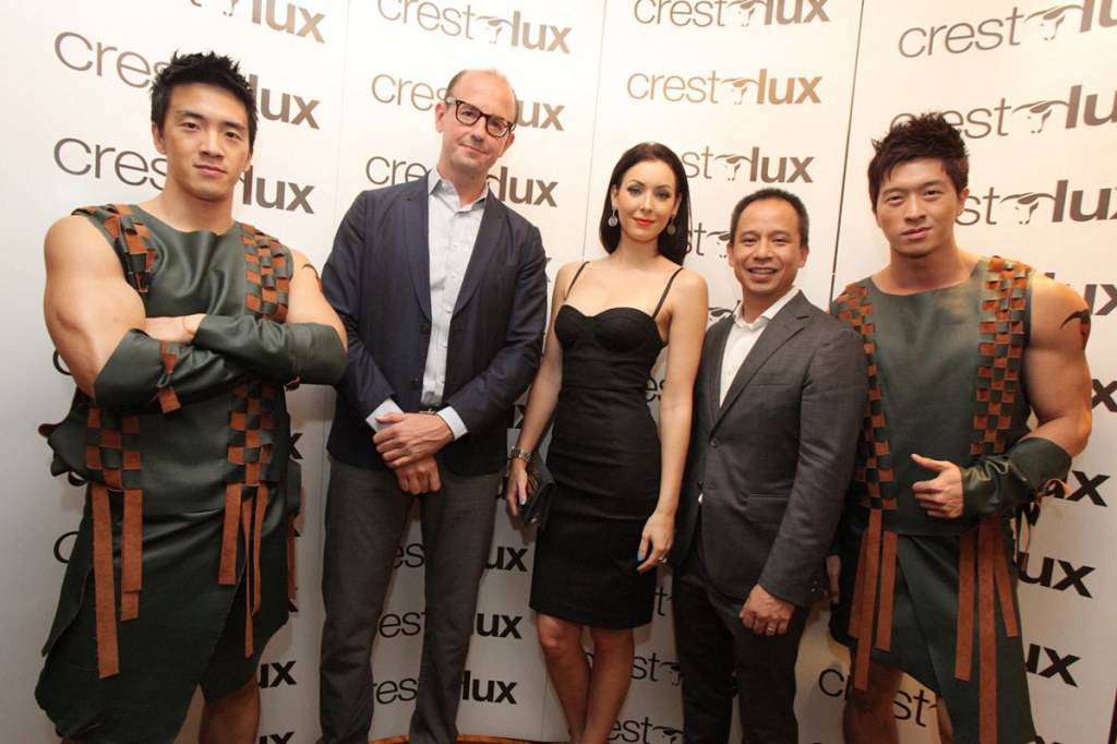 เซเล็บล้นงาน เปิดตัวแบรนด์เครื่องหนังไฮโซ CrestLux