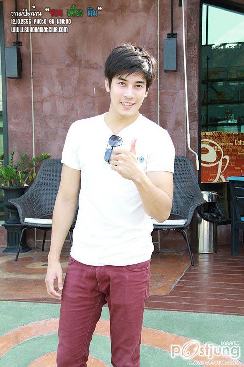 เวียร์กับเหล่าดาราในงานเปิดร้าน ซอย เตี๋ยว ติม