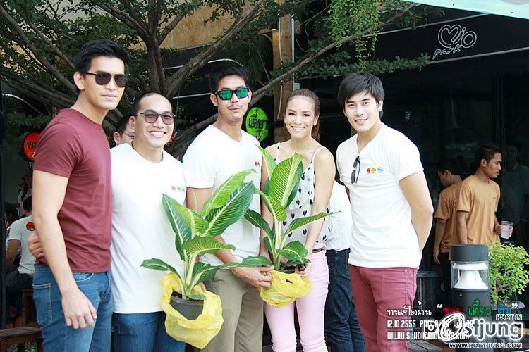 เวียร์กับเหล่าดาราในงานเปิดร้าน ซอย เตี๋ยว ติม