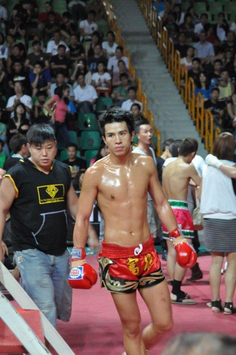 ใครชอบดูมวยมั้ง