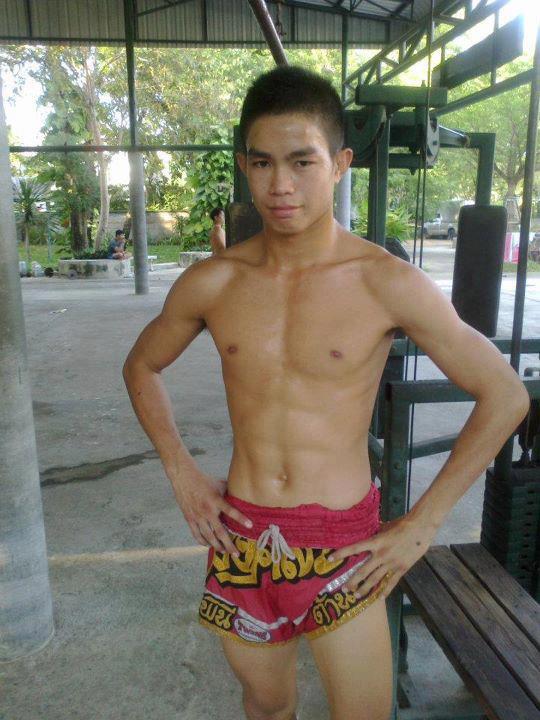 ใครชอบดูมวยมั้ง