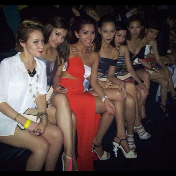 จัดเต็ม! ดาราตบเท้าร่วมงาน ELLE Fashion Week 2012