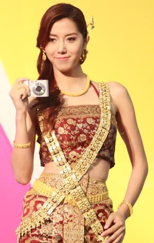 สาวหน้าไทยๆกับชุดไทยอันสวยงาม