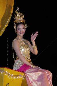 สาวหน้าไทยๆกับชุดไทยอันสวยงาม