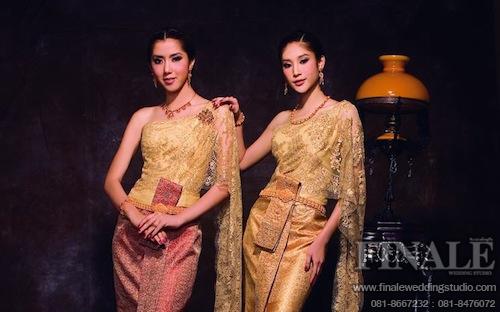 สาวหน้าไทยๆกับชุดไทยอันสวยงาม