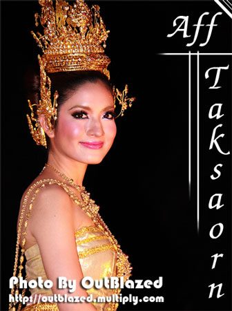 สาวหน้าไทยๆกับชุดไทยอันสวยงาม