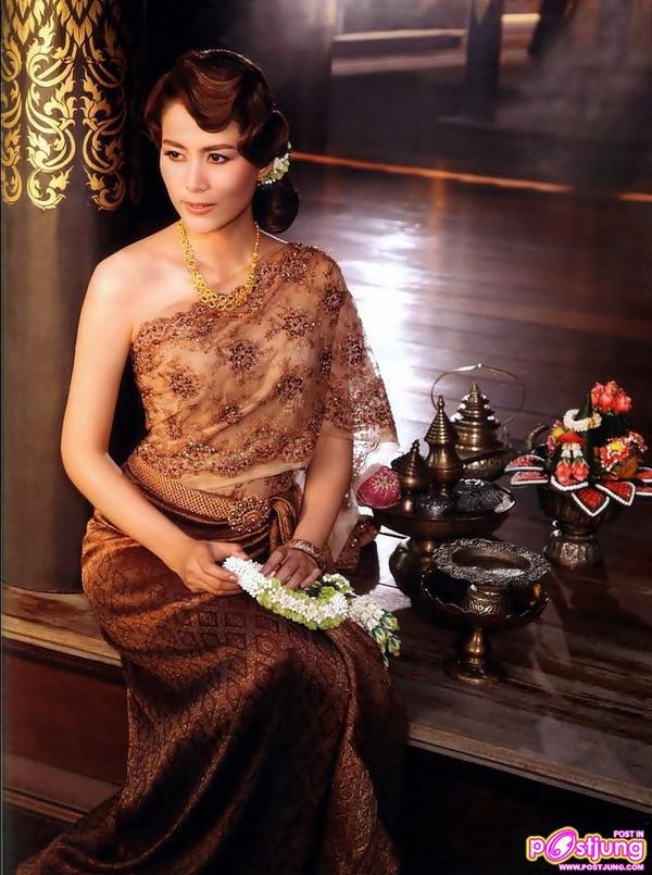 สาวหน้าไทยๆกับชุดไทยอันสวยงาม