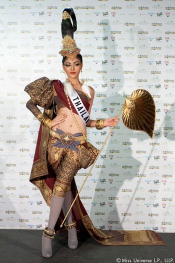 สาวหน้าไทยๆกับชุดไทยอันสวยงาม